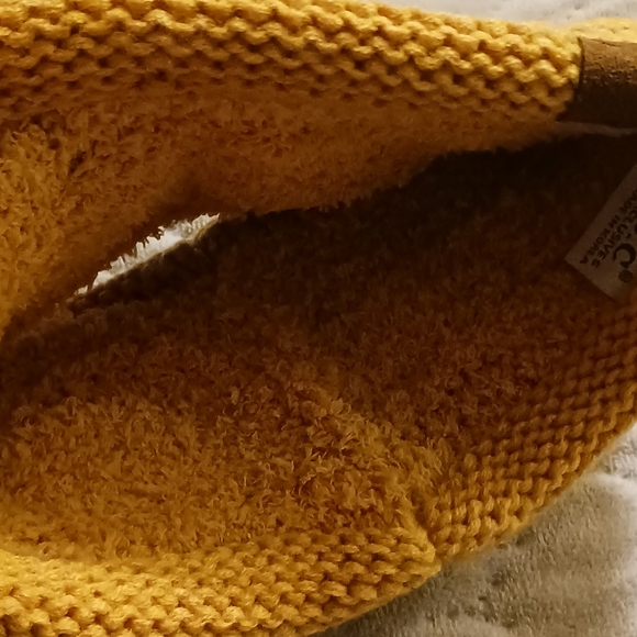 NWT! C.C Winter Head/Ear Warmer - Picture 4 of 6